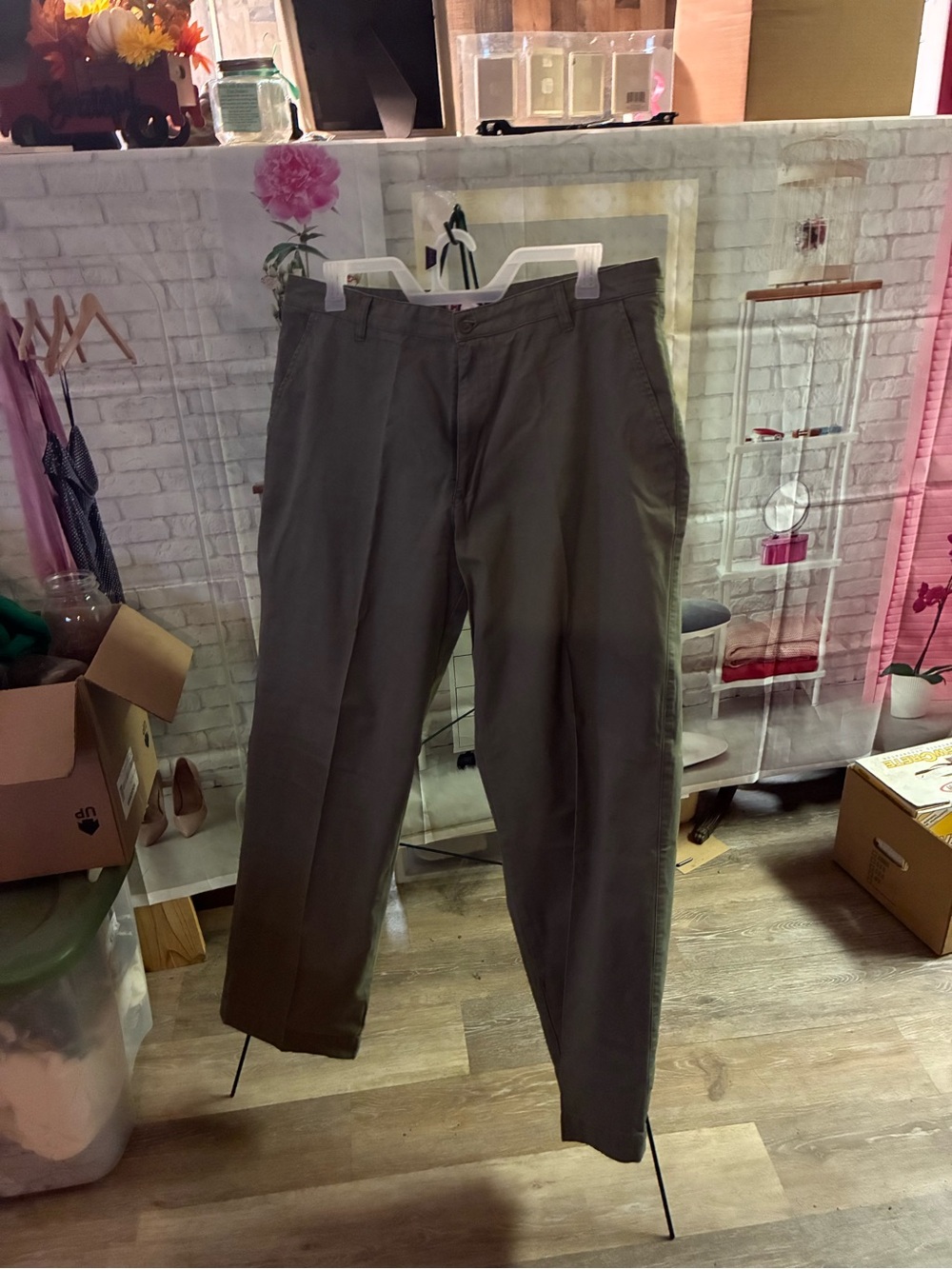 Chaps Men's Chinos in Olive Green